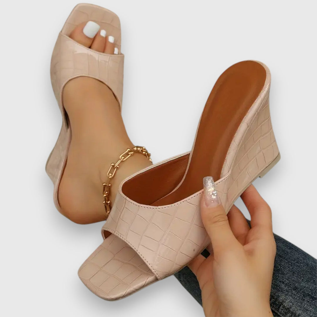 Jasmin – Sandale s klinastom petom